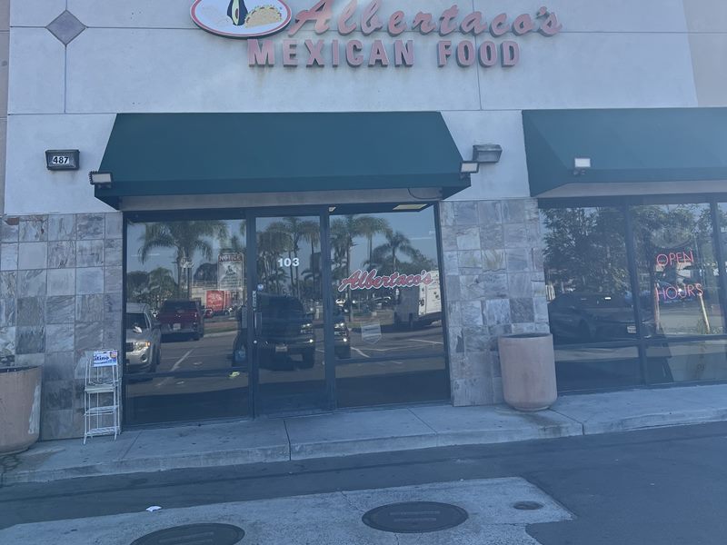 Albertaco's exterior